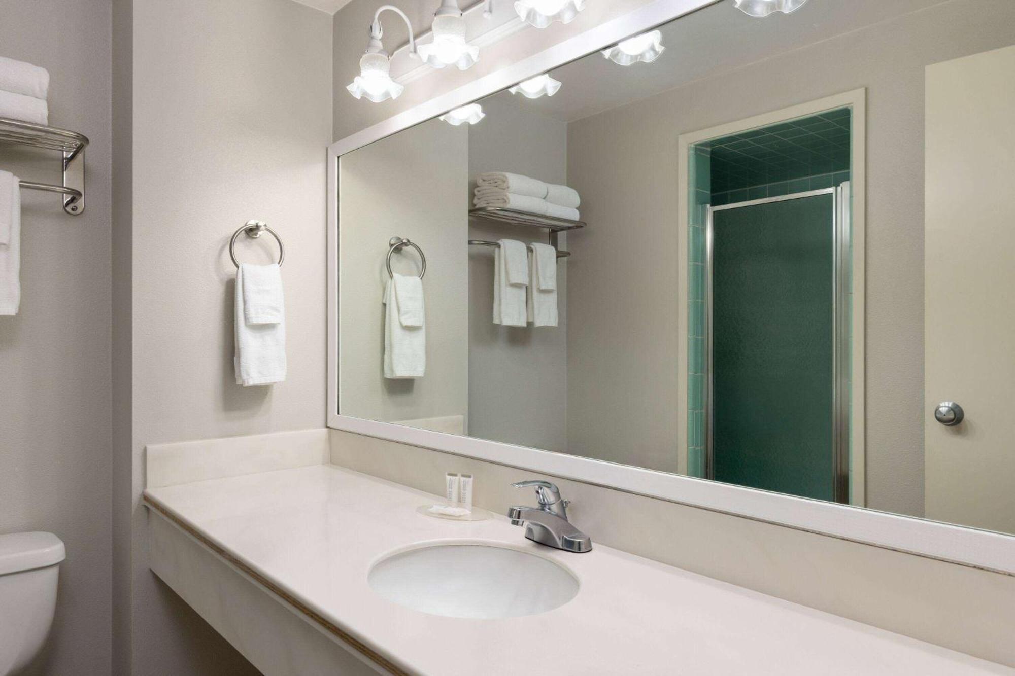 Travelodge By Wyndham Monterey Bay Ngoại thất bức ảnh